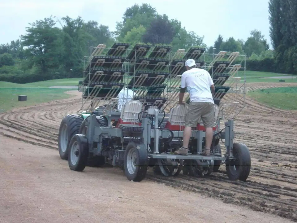 Macchina_trapiantatrice_in_azione_2